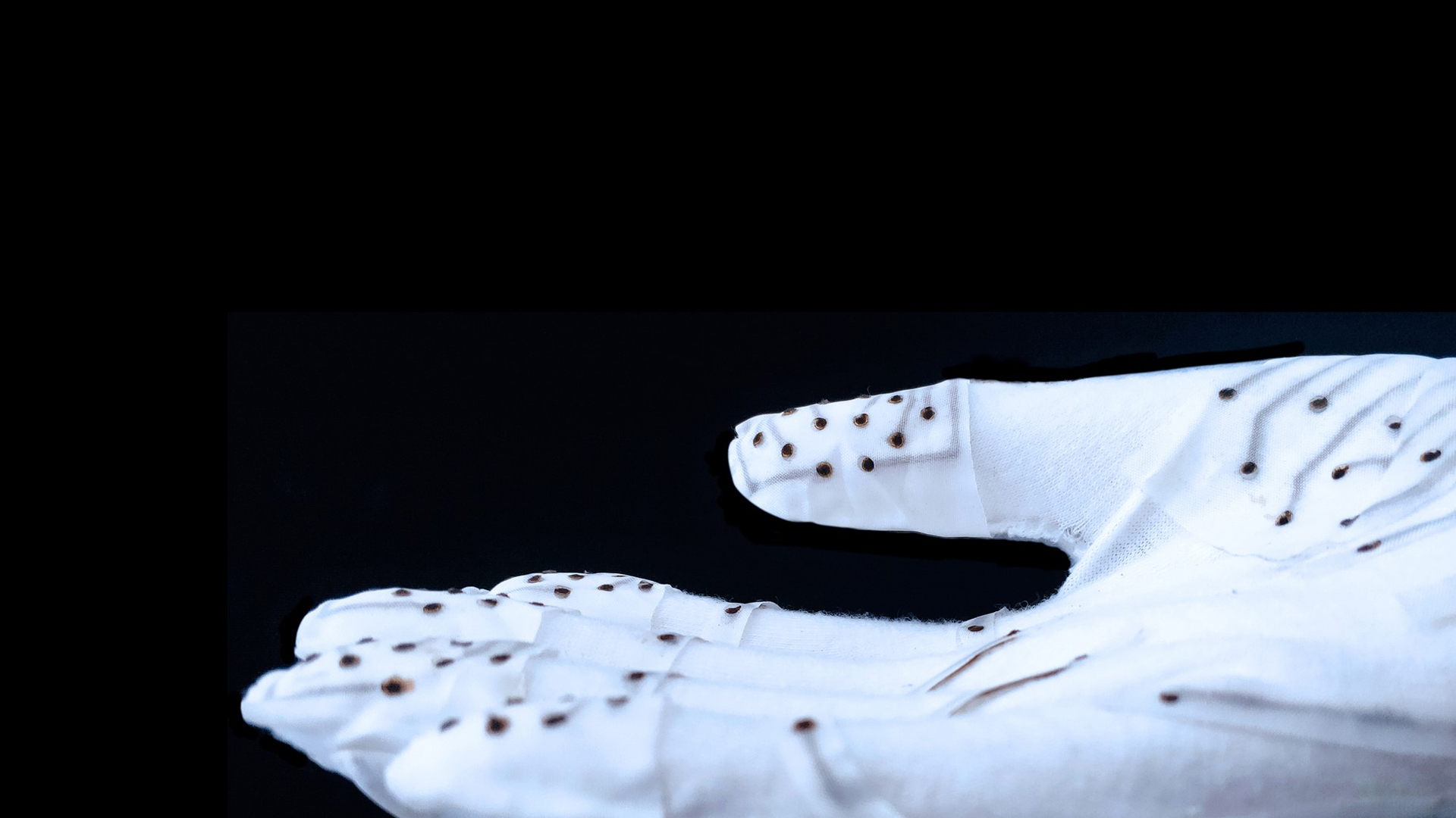 This touchy-feely glove senses and maps tactile stimuli