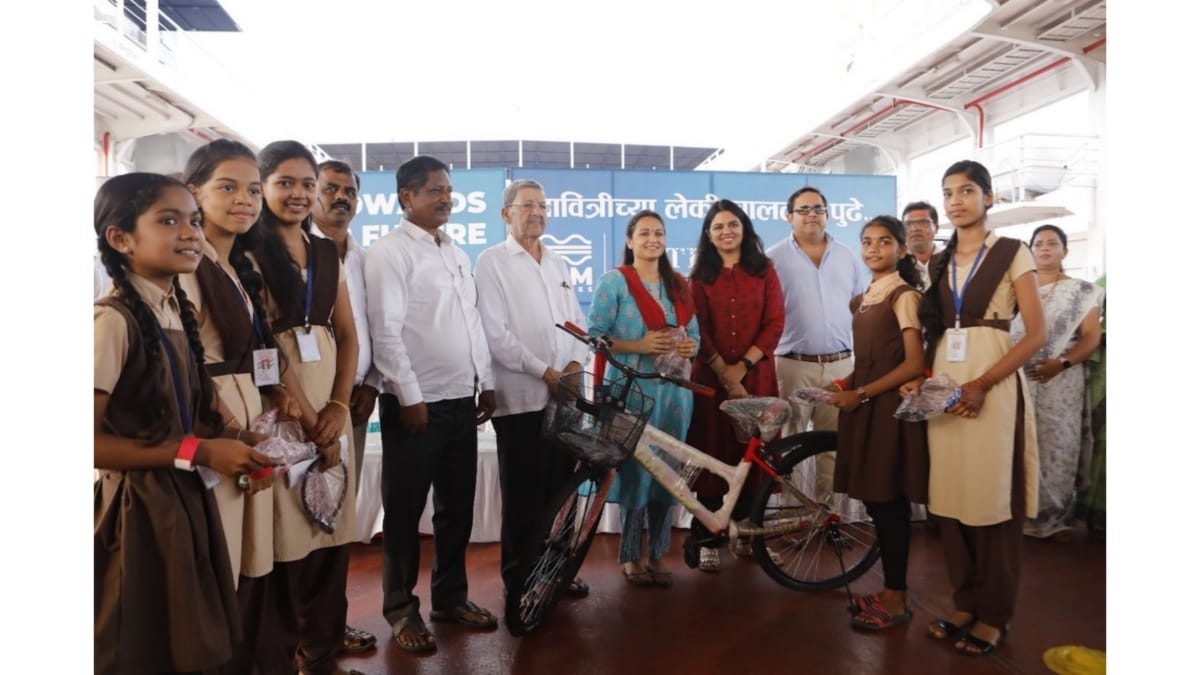 M2m Ferries-CFTI distribute bicycles to 80 rural girls